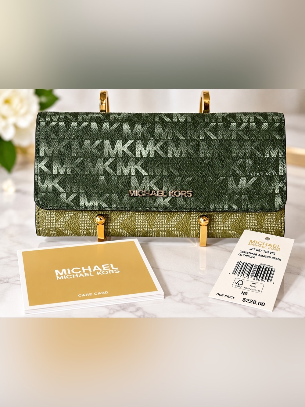 NWT Michael Kors Jet Set Travel LG Trifold Wallet Amazon Green